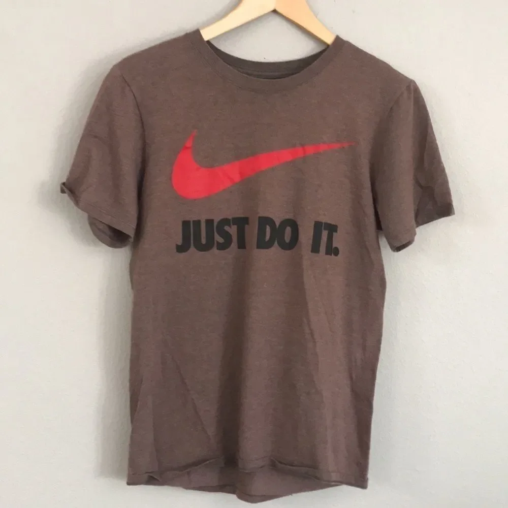 THE NIKE TEE